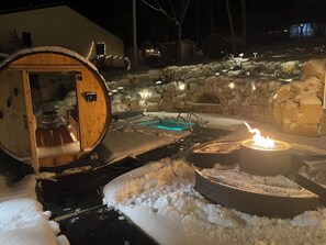 Outdoor spa tub