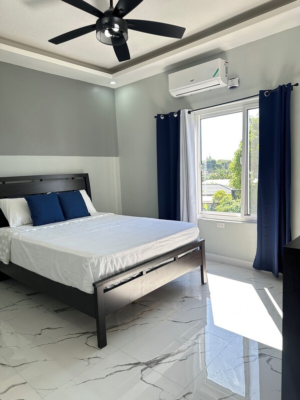 2 chambres, fer et planche à repasser, accès au Wi-Fi (inclus)