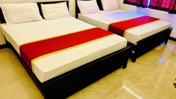 Executive Quadruple Room | Free WiFi, bed sheets