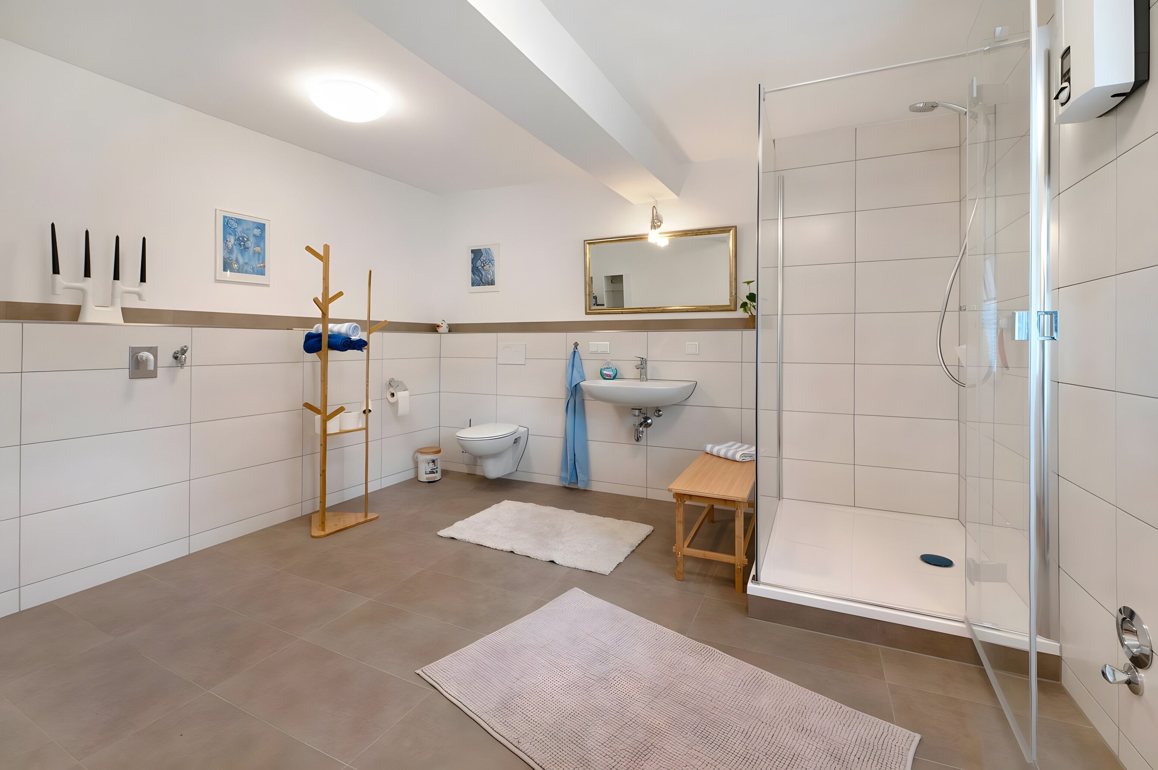 Dusche, Haartrockner, Handtücher