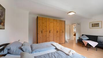 1 bedroom, free WiFi, bed sheets