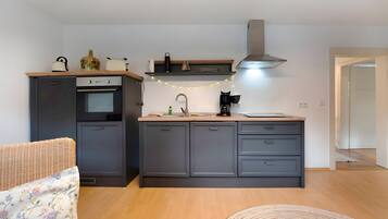 Køleskab, mikrobølgeovn, ovn, kogeplade