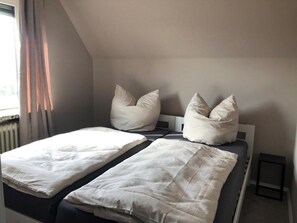 8 bedrooms, free WiFi, bed sheets
