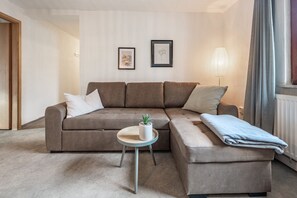 TV - Apartment 'Maxi' with Shared Terrace, Shared Garden and Wi-Fi (Bad Sachsa)