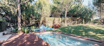 Holiday Home 'Villa Paradise' with Private Pool, Wi-Fi and Air Conditioning