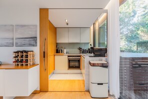 Refrigerador, microondas, horno, placa de cocina