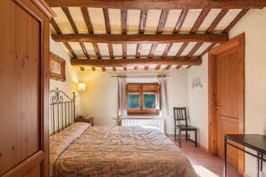 5 bedrooms, free WiFi, bed sheets