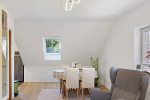 Dining - Holiday Apartment 'Kleinbreitenbach 2' with Mountain View and Wi-Fi (Plaue)