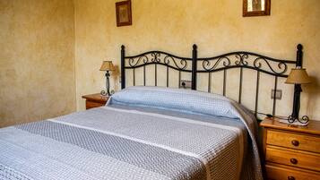 7 slaapkamers, een strijkplank/strijkijzer, gratis wifi, beddengoed