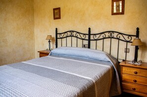 7 bedrooms, iron/ironing board, free WiFi, bed sheets - Country House 'La Escuela Caravaca' with Mountain View, Wi-Fi and Air Conditioning (Murcia)