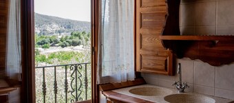 Country House 'La Escuela Caravaca' with Mountain View, Wi-Fi and Air Conditioning