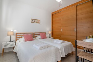 1 dormitorio, tabla de planchar con plancha, wifi gratis y ropa de cama