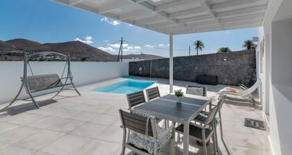 Holiday Home 'Tranquility Among Volcanoes' with Private Pool, Shared Terrace and Wi-Fi