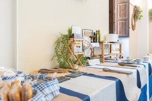 Dining - Room 'Rosa' with Mountain View, Wi-Fi and Air Conditioning (Navajas)