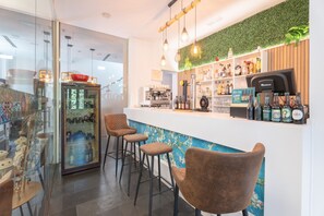 Bar (on property) - Room 'Esmeralda' with Mountain View, Wi-Fi and Air Conditioning (Navajas)