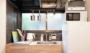 Private kitchen - EBISU BLUE Ebisu Station 8 min walk / Quiet residential area Ebisu is one of the most popular and elegant residential areas in Tokyo where everyone wants to live. (渋谷区)