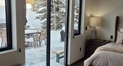 Two bedroom Luxury private suite, with your own hot tub.