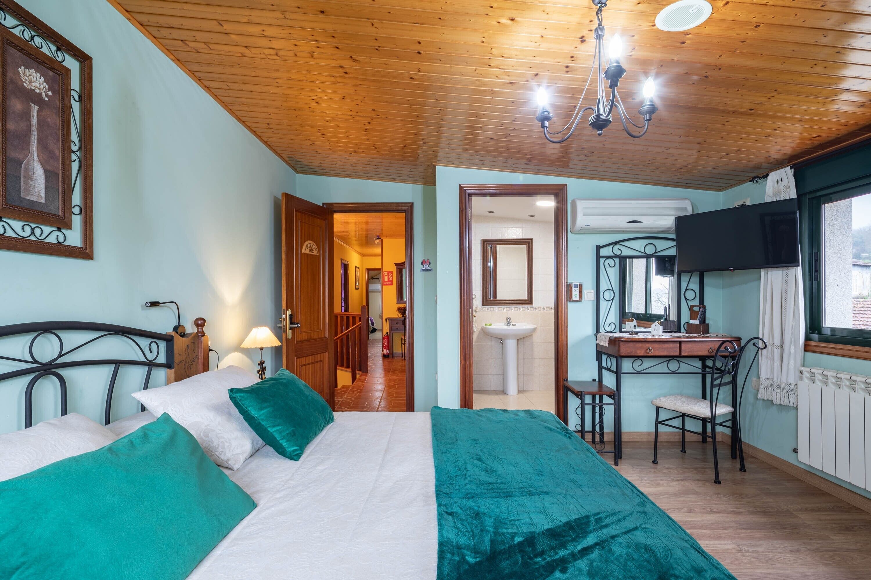 5 habitaciones, tabla de planchar con plancha y wifi gratis 