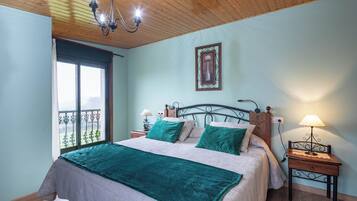 5 bedrooms, iron/ironing board, free WiFi, bed sheets