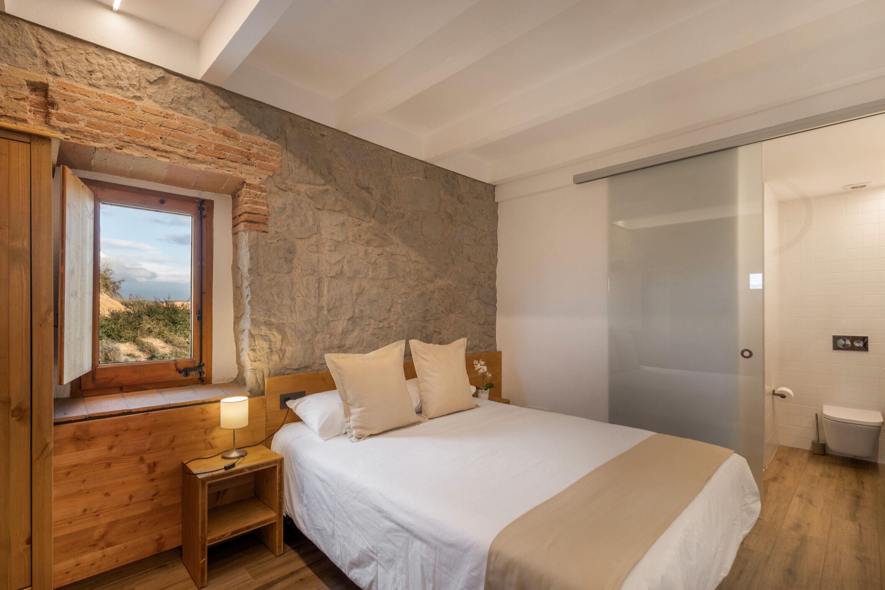 10 slaapkamers, een strijkplank/strijkijzer, gratis wifi, beddengoed