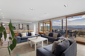 TV, fireplace, DVD player, ping pong - Country House 'El Pujol' with Mountain View, Wi-Fi and Air Conditioning (Santa Maria de Merlès)