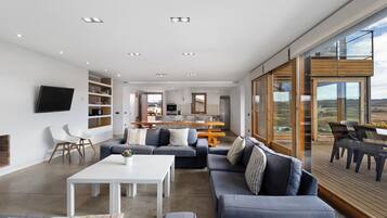 TV, fireplace, DVD player, table tennis