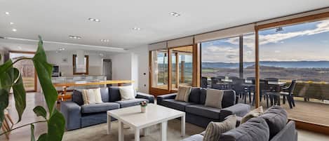 TV, fireplace, DVD player, table tennis