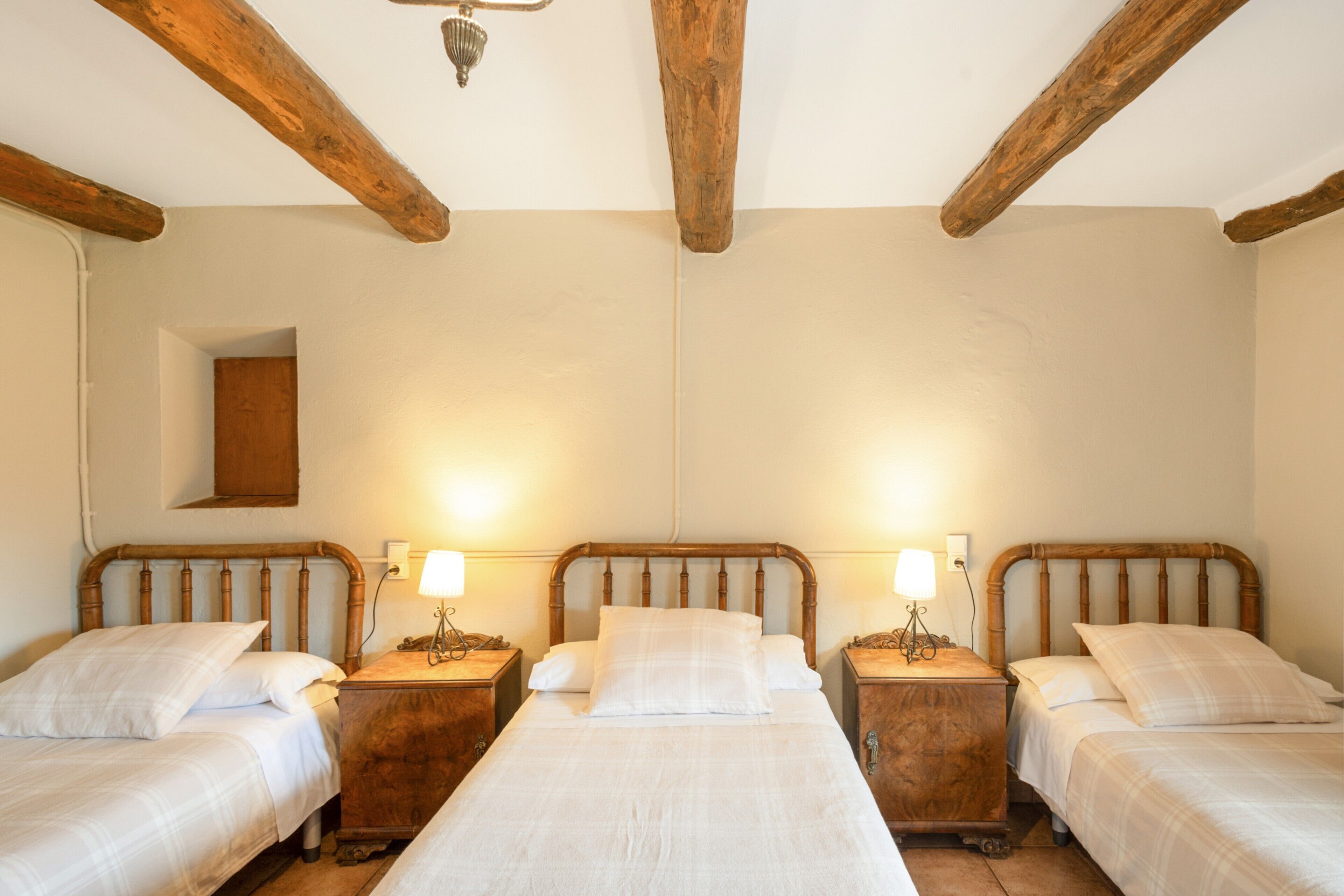 6 chambres, Wi-Fi gratuit, draps fournis