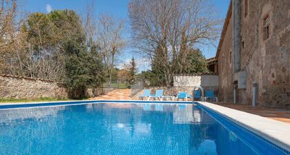 Country House 'Cal Masover De Vilardaga' with Mountain View, Wi-Fi and Air Conditioning