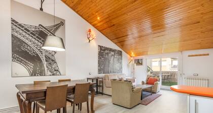Appartement 'Tremp' avec vue sur la montagne, Wi-Fi et climatisation