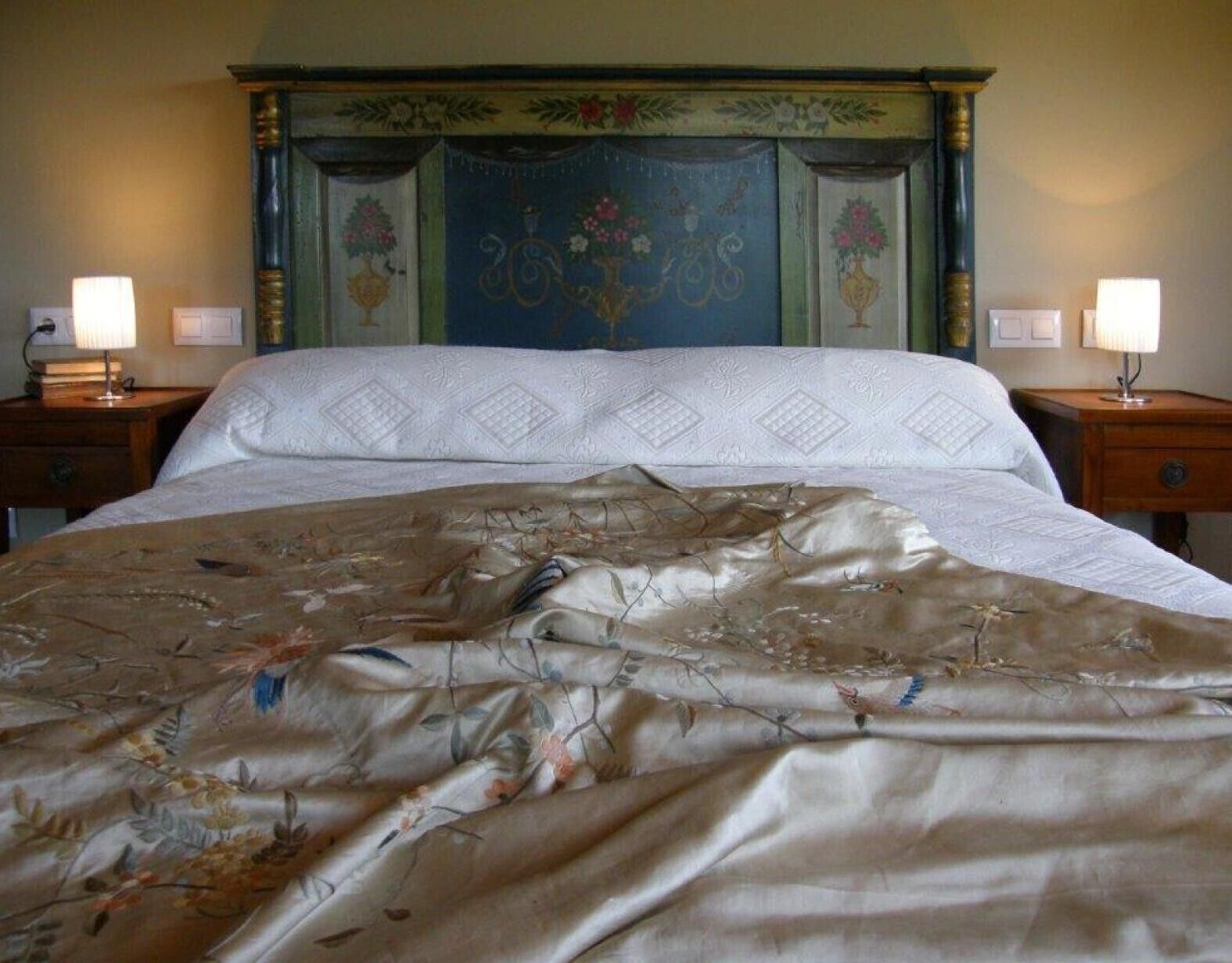 3 bedrooms, bed sheets