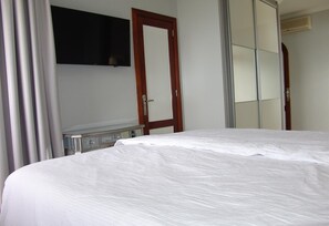 2 habitaciones, tabla de planchar con plancha y wifi gratis 