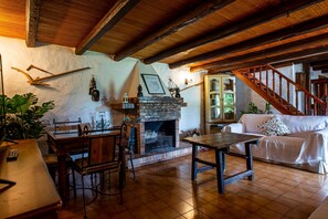 TV, fireplace - Vacation Home 'Casa Rural El Majano' with Mountain View, Private Pool and Wi-Fi (Moya)