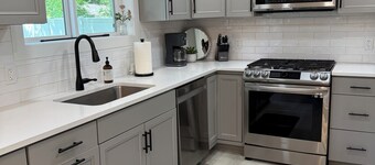 Luxury Modern Space A 2-bedroom townhome in Burley with all the amenities.