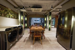 In-room dining - L9 Tailor Serviced Home near Hongik Univ (Seoul)