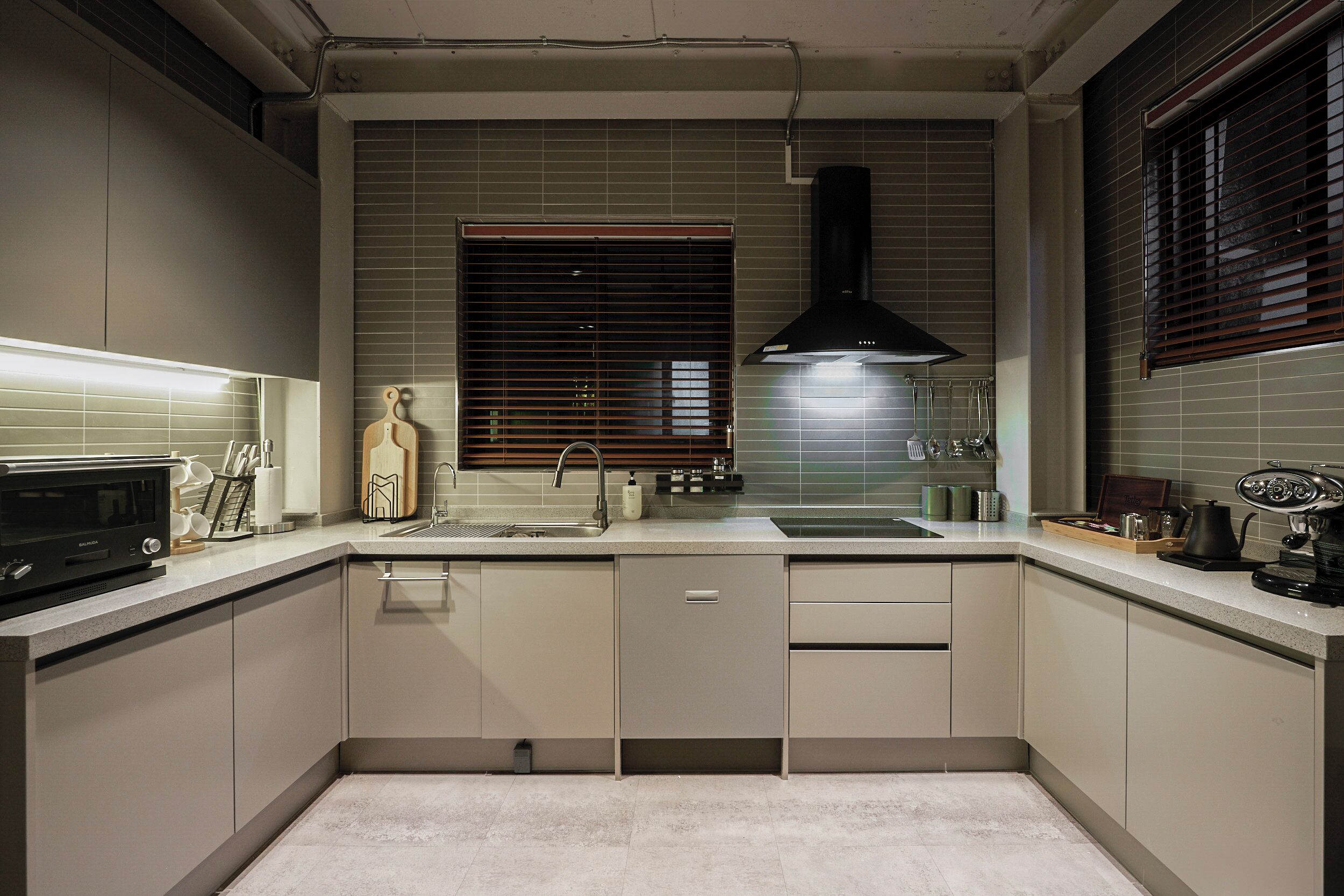 Electric kettle, toaster