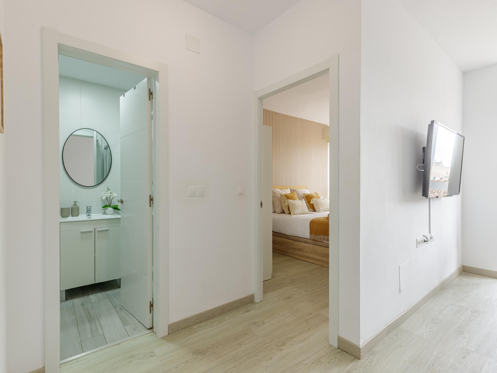 2 bedrooms, iron/ironing board, Internet, bed sheets