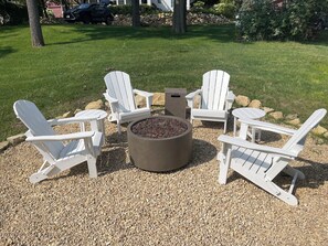 Property grounds - The Hideaway - Cozy space with outdoor porch and firepit (Pepin)