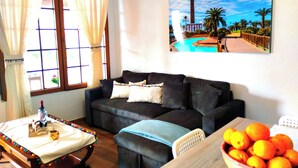 TV - La Casita Fataga Sleeps 4 with Garden (Fataga)