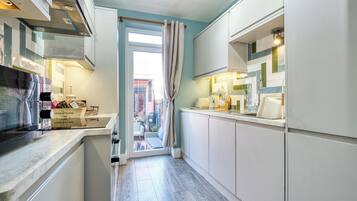 Fridge, microwave, oven, stovetop