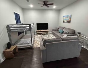 Bügeleisen/Bügelbrett, WLAN, Bettwäsche