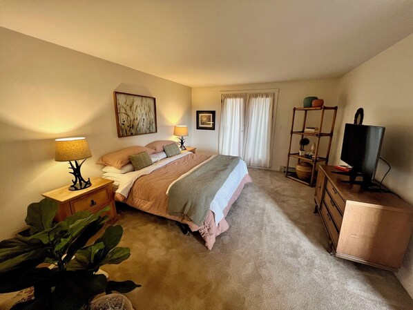 3 habitaciones, tabla de planchar con plancha, wifi y ropa de cama 