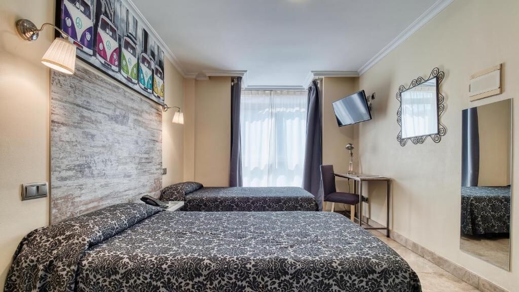 Chambre Double, 2 lits une place | Coffres-forts dans les chambres, rideaux occultants