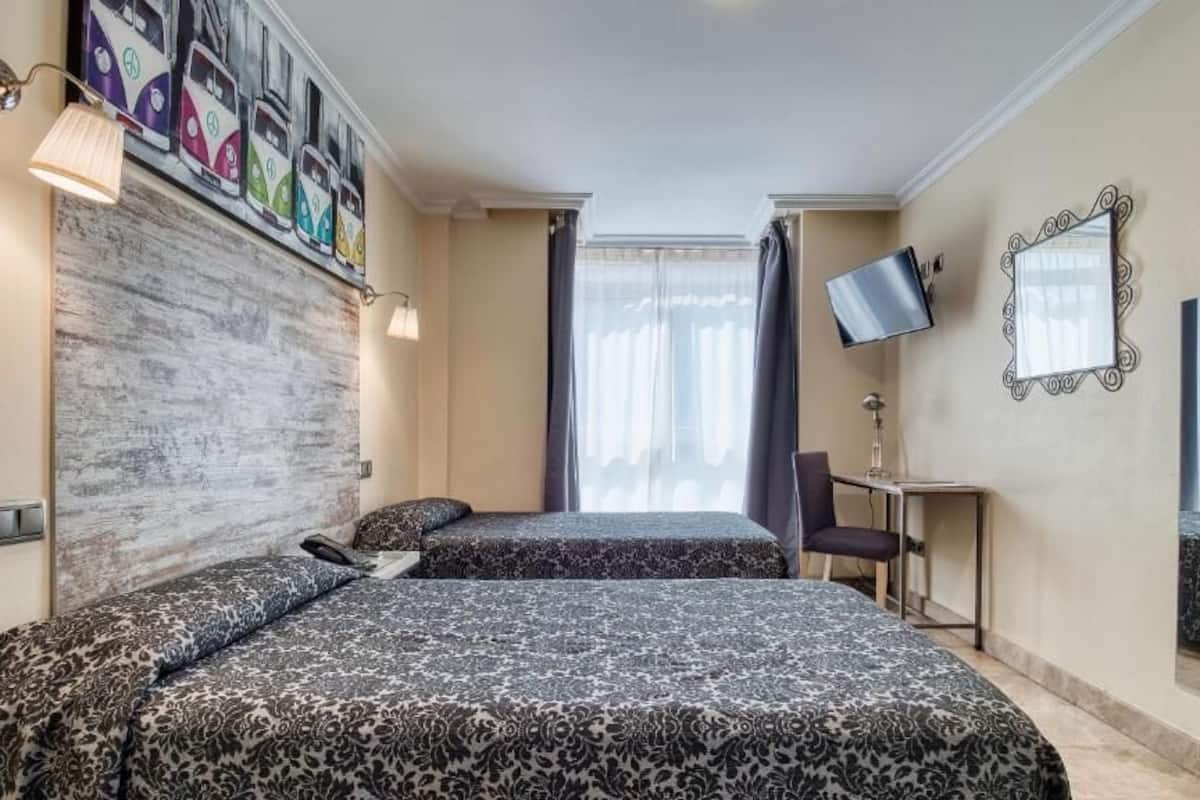 Chambre Double, 2 lits une place | Coffres-forts dans les chambres, rideaux occultants