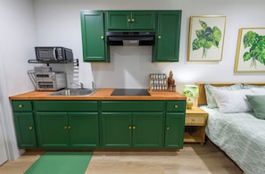 Private kitchen - Hidden Oasis-The Guesthouse (El Cajon)