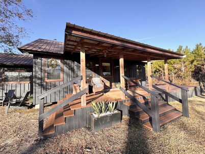 12-ACRES - Cabin Fishing Pond 2 Bedroom Sleeps 4-5