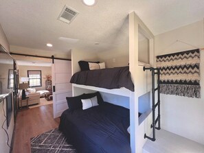 2 chambres, fer et planche à repasser, Wi-Fi gratuit, draps fournis