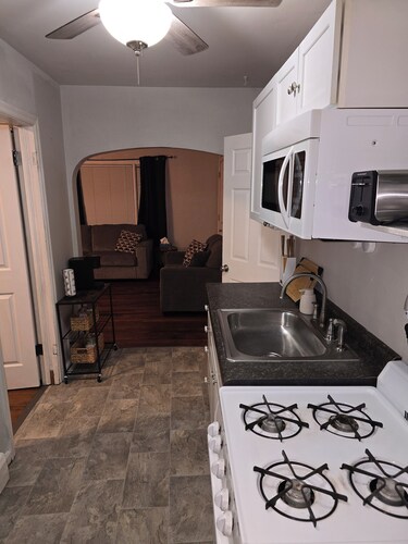 Cozy 1-bedroom walking distance to downtown Champaign