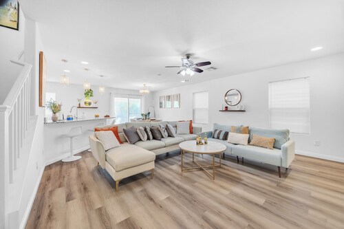 Elegant 4-Bedroom Retreat with Hot Tub & Game Room in Lively Las Vegas