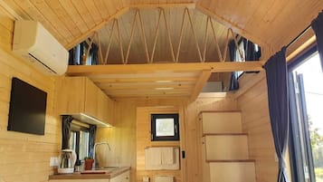 Fridge, stovetop, coffee/tea maker, toaster